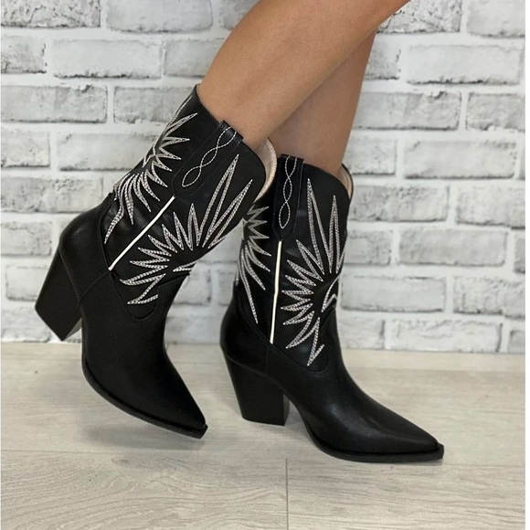 Shoes - 🔴Last call! 🆕Women’s western cowgirl boots 🤠